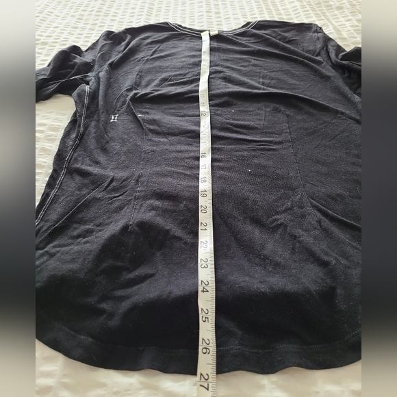 Kit and Ace technical cashmere long sleeve. Men's size large in black color. - Picture 3 of 4